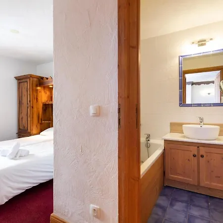 Hotel apartamentowy Des Neiges Plein Sud 4*