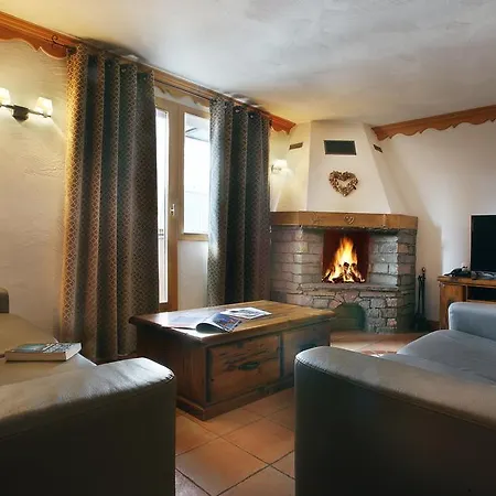 Hotel apartamentowy Des Neiges Plein Sud 4*